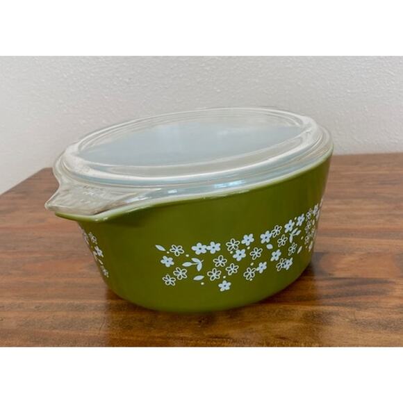 Pyrex Spring Blossom Green Casserole Dish with Lid 1.5L - Picture 3 of 10